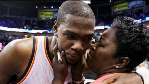 NBA球星与母亲们的感人故事!致敬那伟大母爱